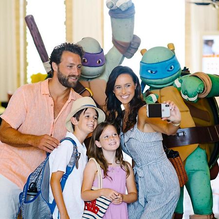 Nickelodeon Hotels & Resorts Punta Cana Exterior foto The Teenage Mutant Ninja Turtles at the Nickelodeon Hotel in Punta Cana, Dominican Republic