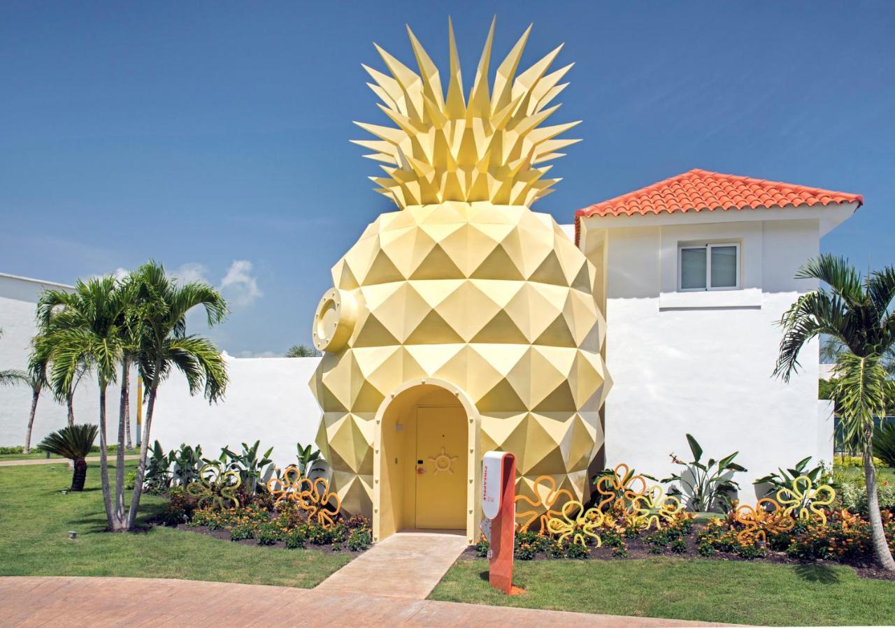 Nickelodeon Hotels & Resorts Punta Cana Exterior foto Pineapple shaped hotel room at the Grand Palladium Hotel in Cancún, Mexico