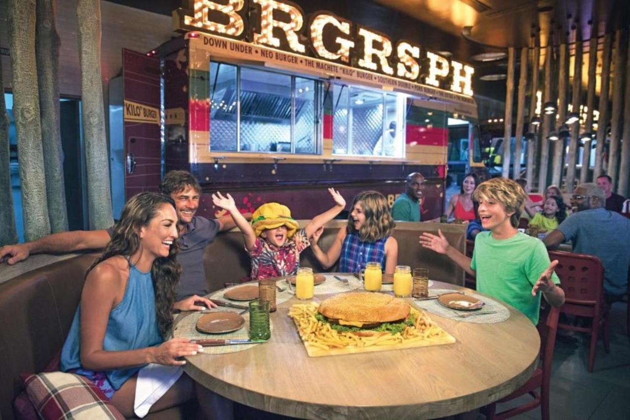 Nickelodeon Hotels & Resorts Punta Cana Exterior foto Burger King restaurant