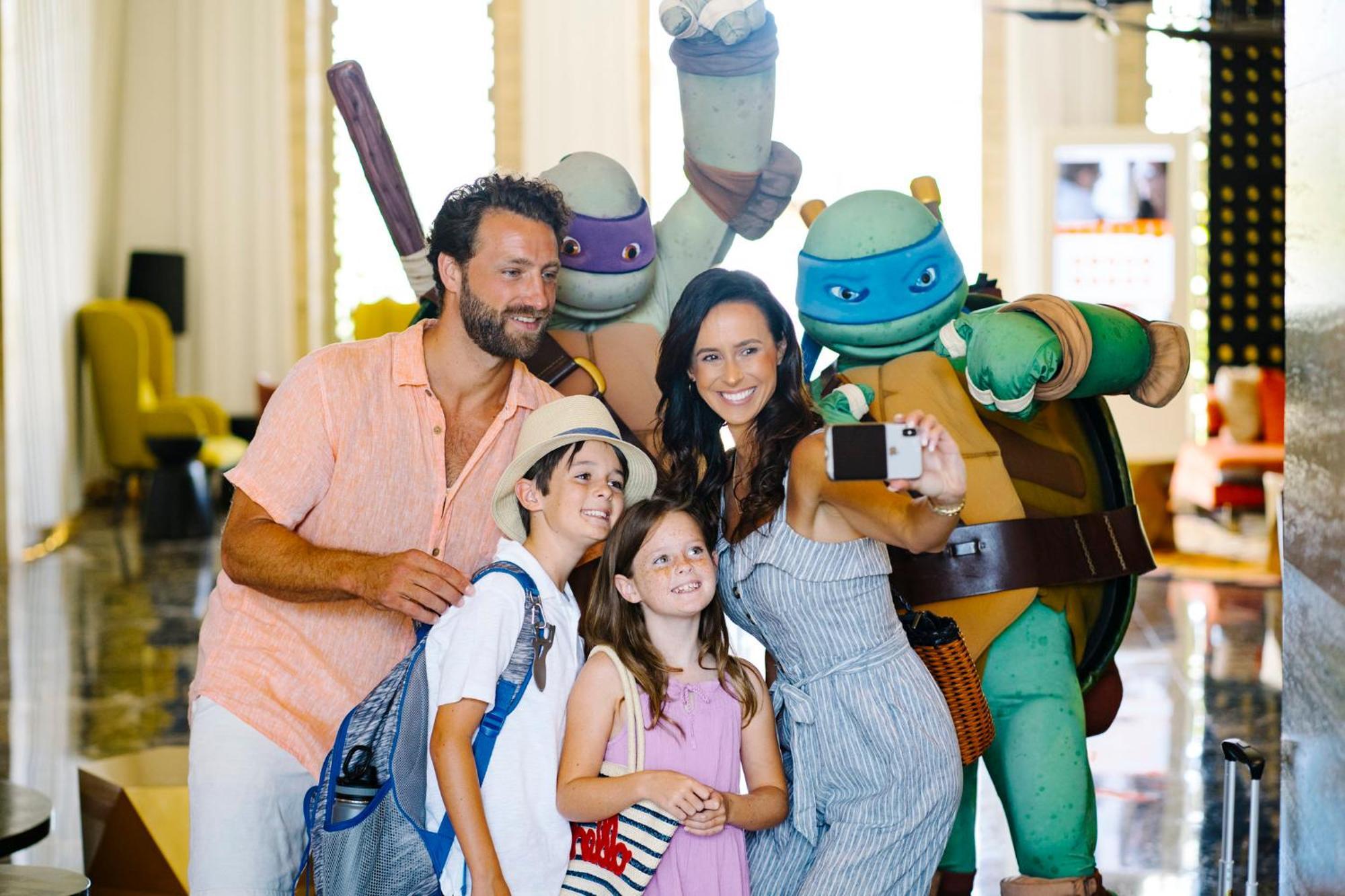 Nickelodeon Hotels & Resorts Punta Cana Exterior foto The Teenage Mutant Ninja Turtles at the Nickelodeon Hotel in Punta Cana, Dominican Republic
